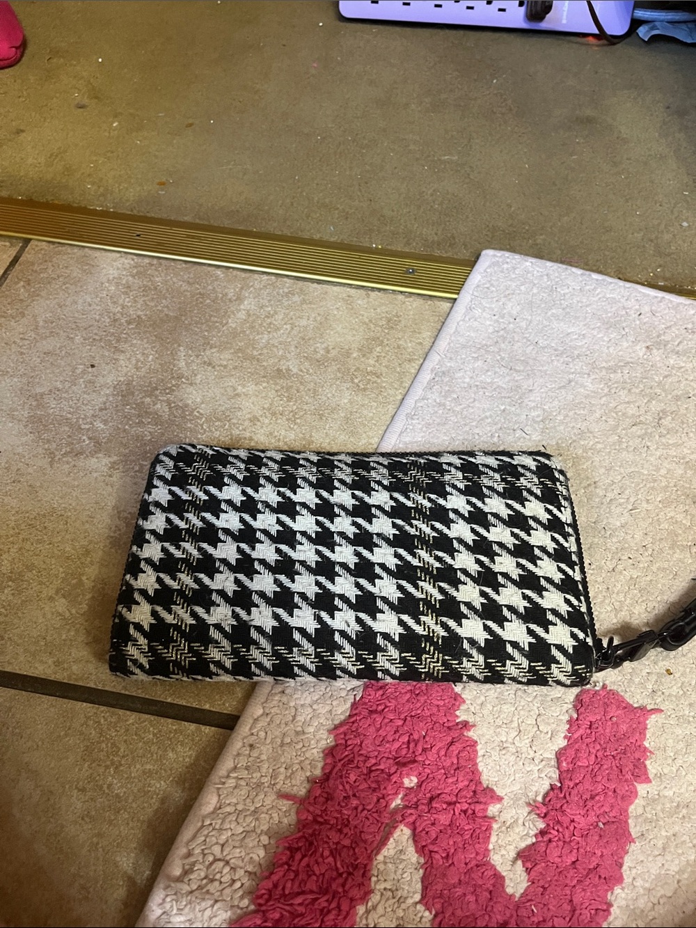Classic Houndstooth Zip Clutch Wristlet - Black & White